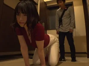 Phát hiện em kế gọi video sex với trai trong toilet